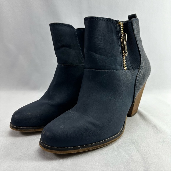 Aldo Shoes - Aldo Booties Blue Casual Elegant Statement Sleek Trendy Faux Leather Versatile